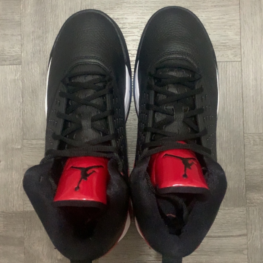 Jordan Maxin 200 Black Gym Red- Size 10.5